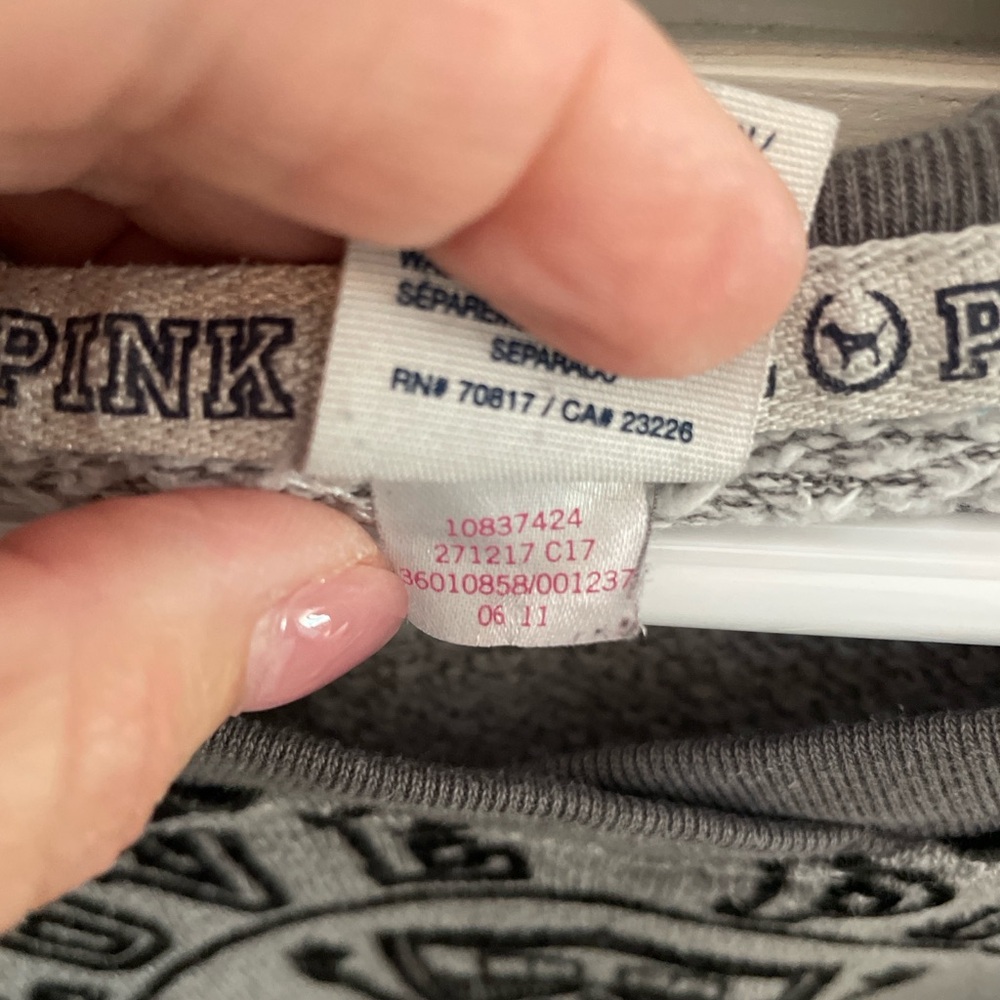 2017 PINK Victoria's Secret Charcoal Crew Neck cropped sweatshirt Sz sm pullover - Picture 8 of 8